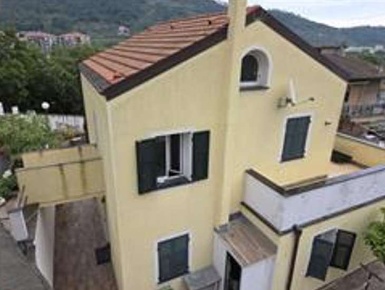 Foto Appartamento in Via XXV Aprile, Quiliano Centro di 163 m² con 6 locali