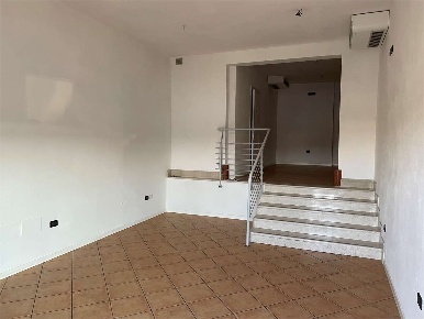 Foto Negozio a Conegliano di 60 m² con 3 locali in affitto