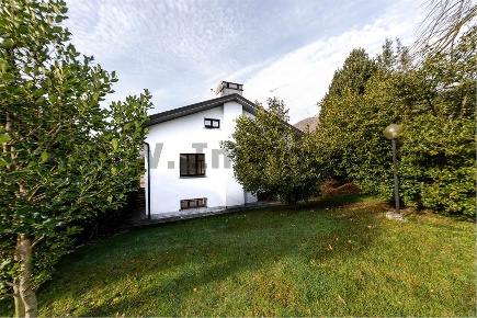 Foto Villa unifamiliare a Brenta di 200 m² con 8 locali in vendita