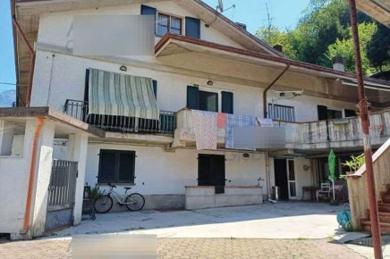 Foto Case indipendenti in Via Angelo Canossi, Marcheno Centro di 361 m²