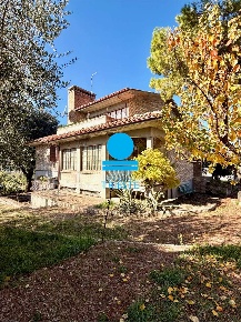 Foto Villa unifamiliare a Mombaroccio di 366 m² con 12 locali in vendita