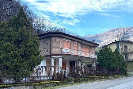Foto Villa singola a Recoaro Terme Centro di 200 m² con 7 locali in vendita