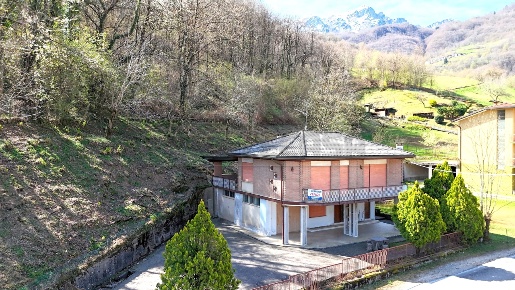 Foto Villa singola a Recoaro Terme Centro di 200 m² con 7 locali in vendita