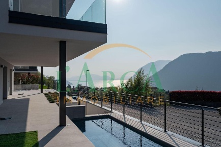 Foto Villa unifamiliare in Via De Gasperi, Sale Marasino di 290 m²