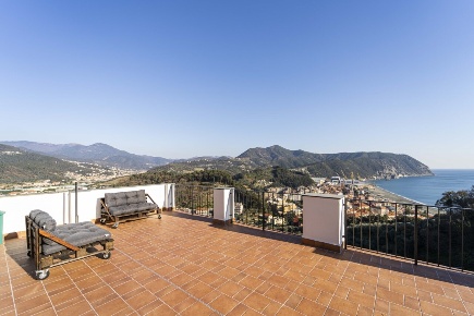 Foto Appartamento in Via Villa Ginestra 23, Sestri Levante Centro di 131 m²