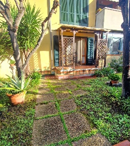 Foto Appartamento in Via delle Pianacce, Livorno di 92 m² con 4 locali