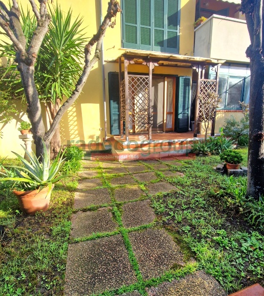 appartamento in vendita a Livorno in zona Montenero