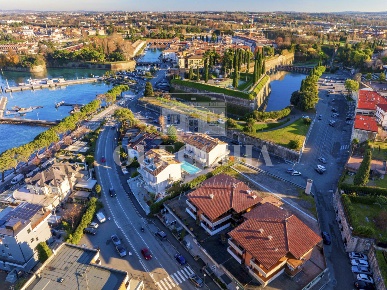 Foto Attico in Lungolago Mazzini, Peschiera del Garda di 237 m² in vendita