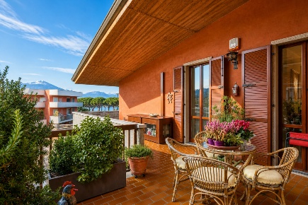 Foto Attico in Lungolago Mazzini, Peschiera del Garda di 237 m² in vendita