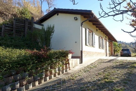 Foto Villa unifamiliare in Regione Boschi, Canelli di 83 m² con 4 locali