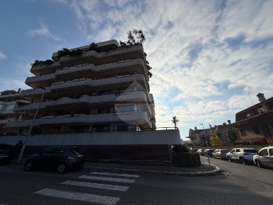 Foto Appartamento in Via Tito Livio, Pomezia di 86 m² con 3 locali