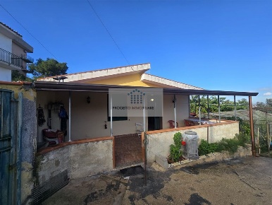 Foto Villa unifamiliare in VIA LUIGI CAPUANA, Siracusa di 80 m² in vendita