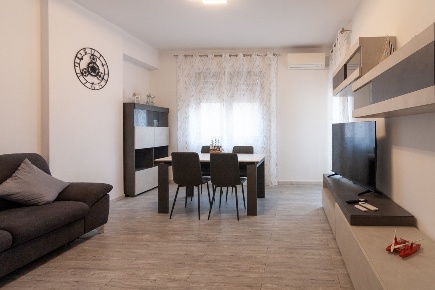 Foto Appartamento in via Dante 36, Follonica Centro di 85 m² con 4 locali
