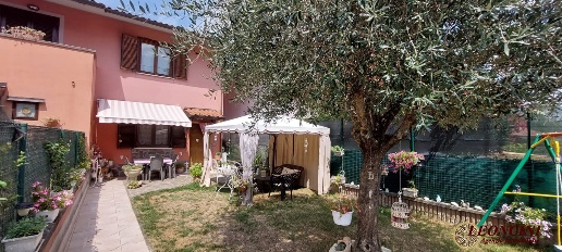 Foto Case semi ndipendenti in Via Fermi, Mulazzo di 127 m² con 5 locali