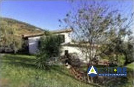 Foto Casa indipendente in Via Melogrosso snc, Bassiano di 359 m² in vendita