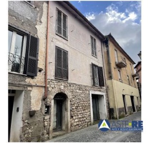 Foto Rustico in Via della Speranza snc, Sezze Centro di 149 m² con 6 locali