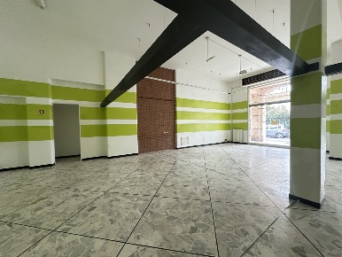 Foto Locale commerciale a Chiavari Centro Storico di 110 m² con 1 locali