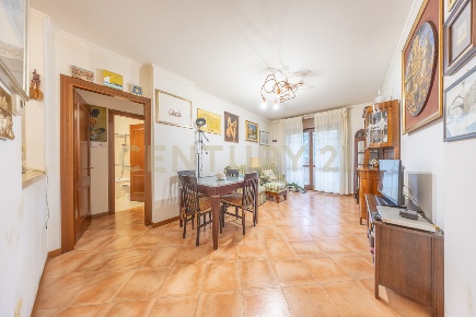 Foto Appartamento in Via Paolo Stoppa 38, Roma di 61 m² con 2 locali