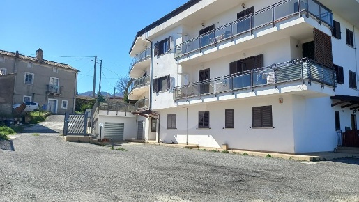 Foto Box in via Pantusa, Marano Principato di 132 m² con 3 locali