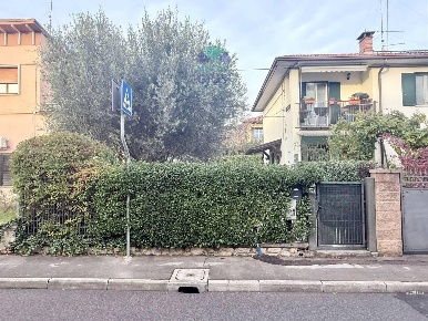 Foto Case semi ndipendenti a Monfalcone Centro di 115 m² con 3 locali