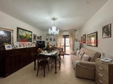 Foto Appartamento in Via FORTORE 15, Pulsano Centro di 97 m² con 4 locali