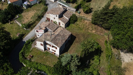 Foto Casa indipendente in Frazione Capolavilla, Genga di 370 m² in vendita