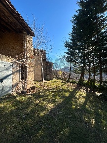 Foto Rustico a Badia Calavena Centro di 233 m² con 4 locali in vendita
