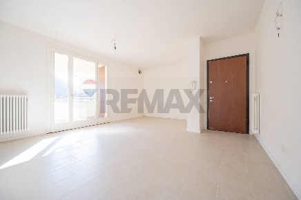 Foto Appartamento in Via Degli Alpini, Vetto Centro di 96 m² con 3 locali