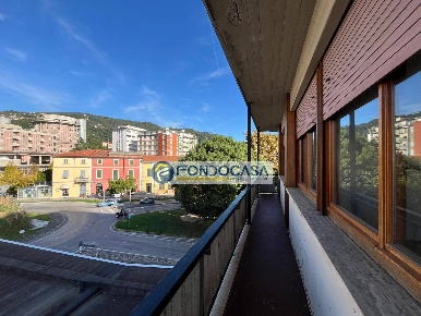 Foto Appartamento in viale roma, Massa Centro di 170 m² con 6 locali