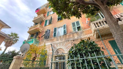 Foto Appartamento in Via Tevere, Genova Pegli di 93 m² con 5 locali