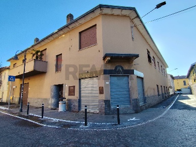Foto Casa indipendente a Villa Cortese di 350 m² con 9 locali in vendita