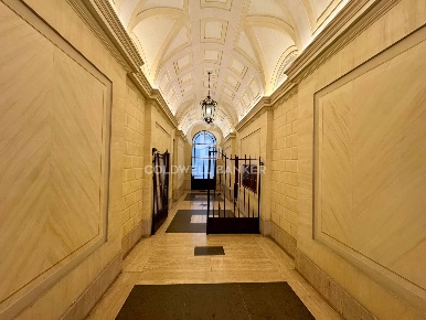 Foto Appartamento in Via Borgognona, Roma Spagna di 52 m² con 2 locali