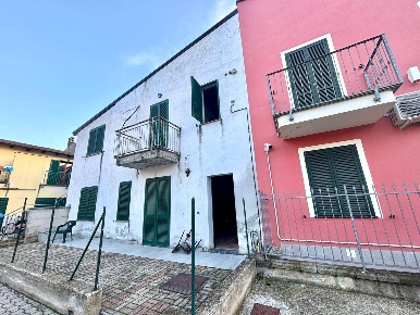 Foto Villa bifamiliare a Quargnento di 160 m² con 6 locali in vendita