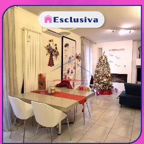 Foto Appartamento a Arezzo di 90 m² con 4 locali in vendita