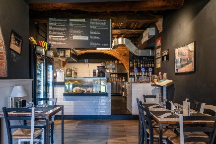 Foto Attività commerciale a Cascina Centro di 100 m² con 2 locali