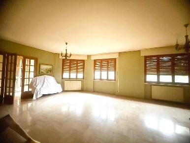 Foto Villa unifamiliare a Piombino Centro di 248 m² con 8 locali in vendita