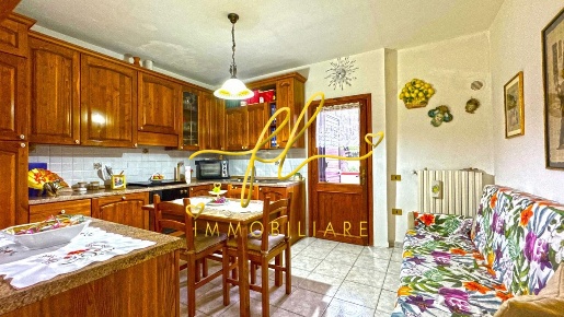 Foto Casa indipendente a Cecina Cecina Centro di 150 m² con 8 locali