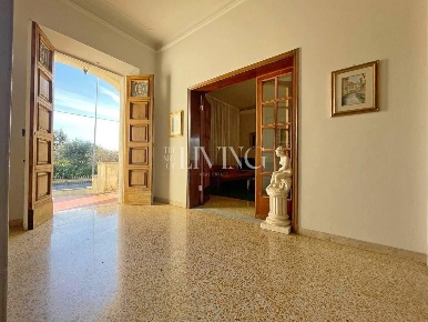 Foto Villa unifamiliare a Lucca Ponte a Moriano di 230 m² con 8 locali
