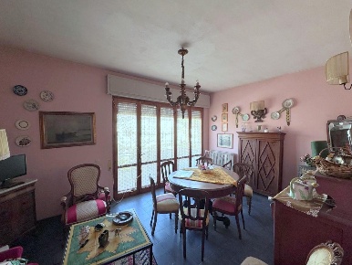 Foto Appartamento a Camaiore Lido di Camaiore di 103 m² con 5 locali