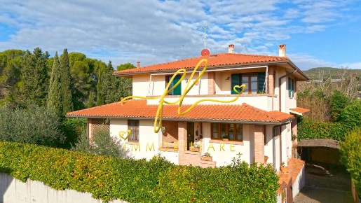 Foto Villa unifamiliare a Rosignano Marittimo Castiglioncello di 330 m²
