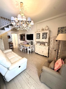 Foto Villa a schiera a Forte dei Marmi Centro di 130 m² con 6 locali