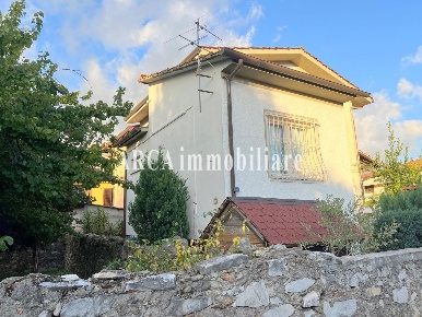 Foto Casa indipendente a Pietrasanta di 65 m² con 4 locali in vendita