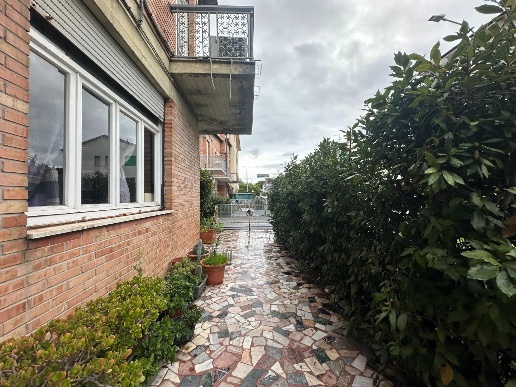 casa indipendente in vendita a Viareggio in zona Campo d'Aviazione