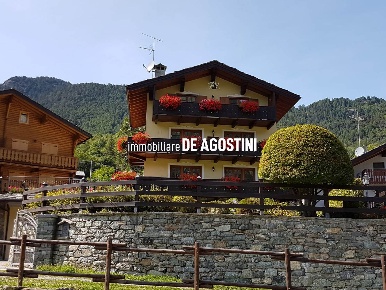 Foto Villa unifamiliare in Frazione Pesan, Challand-Saint-Anselme Quincod