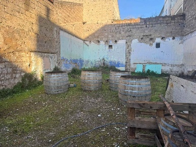 Foto Locale commerciale a Curti di 220 m² con 1 locali in affitto