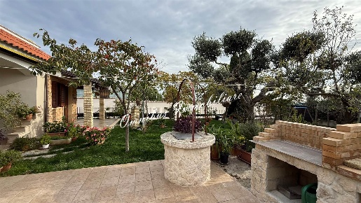 Foto Villa bifamiliare a Troia di 260 m² con 5 locali in vendita