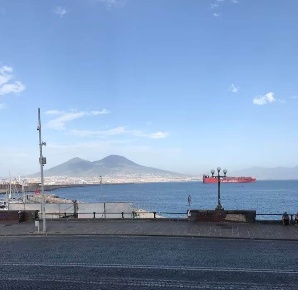 Foto Appartamento a Napoli Santa Lucia di 70 m² con 2 locali in vendita