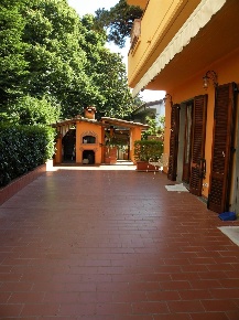 Foto Villa unifamiliare a Pistoia Pistoia Ovest di 540 m² con 8 locali