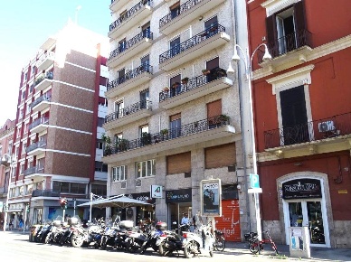 Foto Negozio in Corso Vittorio Emanuele 156/A, Bari Murat di 110 m²