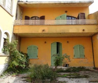 Foto Appartamento in Via Giuseppe Mazzini, Roverbella Centro di 221 m²